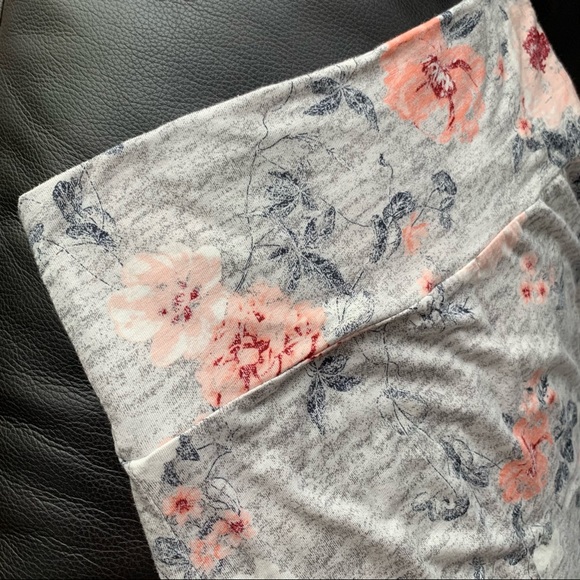 Floral maxi skirt 🌸🌸 - Picture 2 of 2